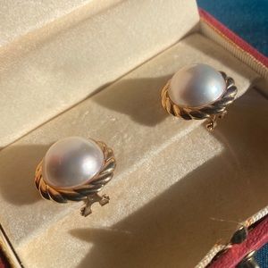 Vintage Gumps clip-on Mabé Pearl and Gold Earrings